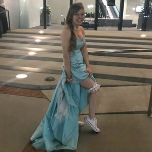Size 5/6 prom dress fits a little smaller